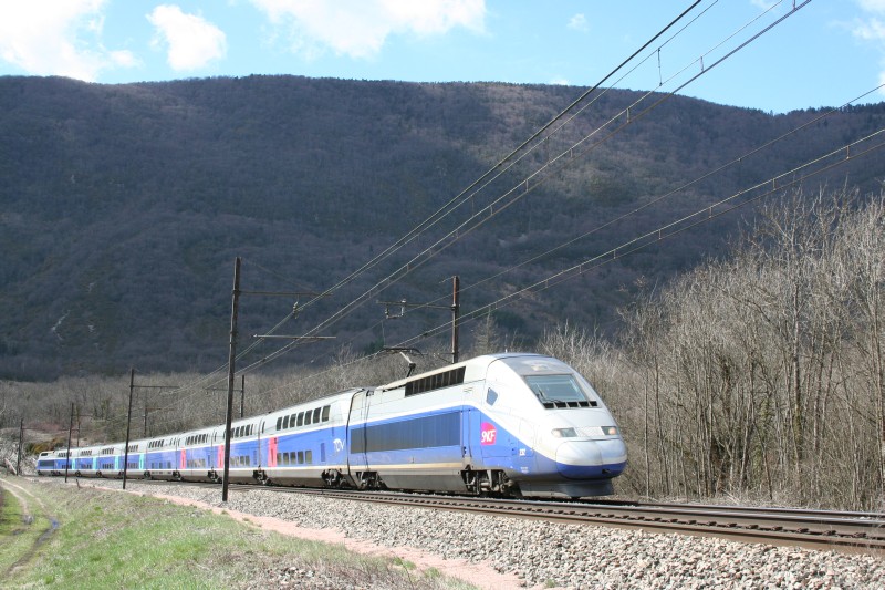 TGV Duplex 232 dans la courbe dArtemare