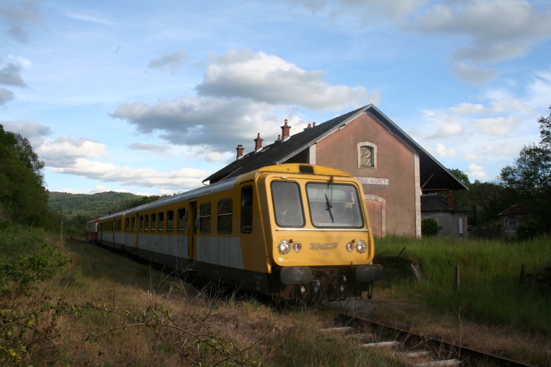 X2725 & X2403 en gare d Antignac Vebret