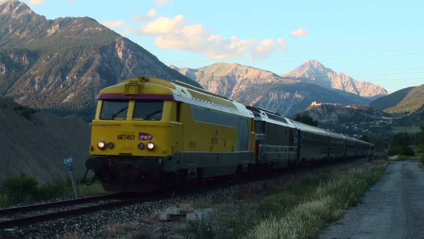 Du jaune avec du bleu dans le Briançonnais