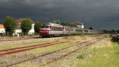 Train 3831 en gare de Velluire